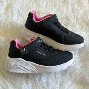 Skechers girls size 11T black Velcro sneakers VGUC